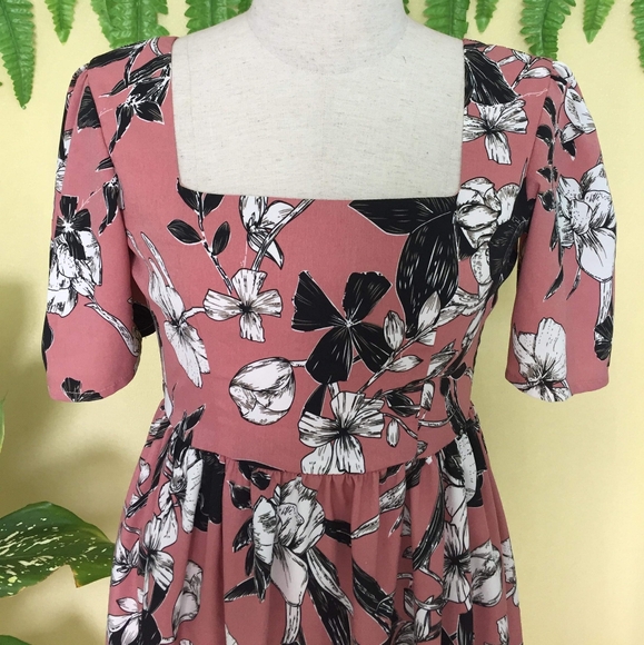 dresses - Picture 2 of 3